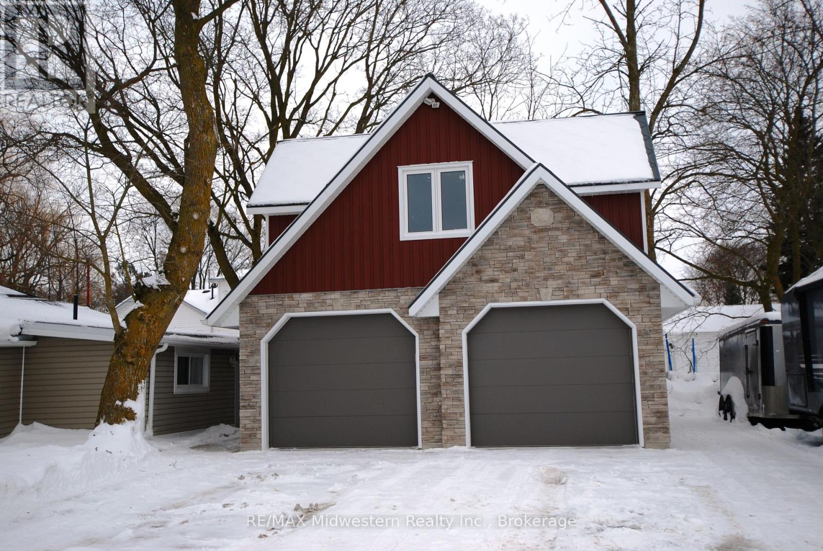 410 Temple Street, Minto, Ontario  N0G 2P0 - Photo 2 - X12660784