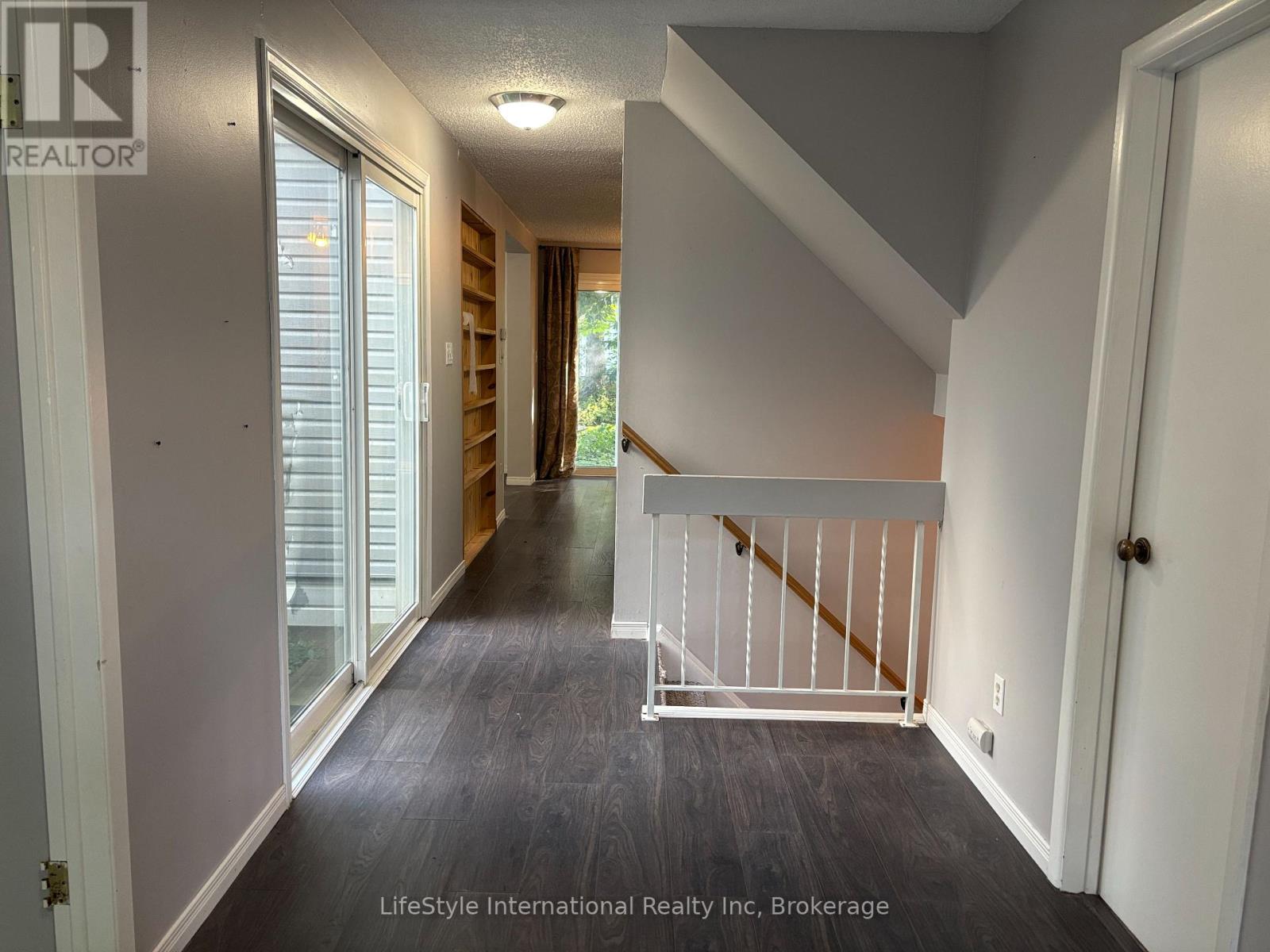 322 Scottsdale Drive, Guelph, Ontario  N1G 2K8 - Photo 6 - X12309305