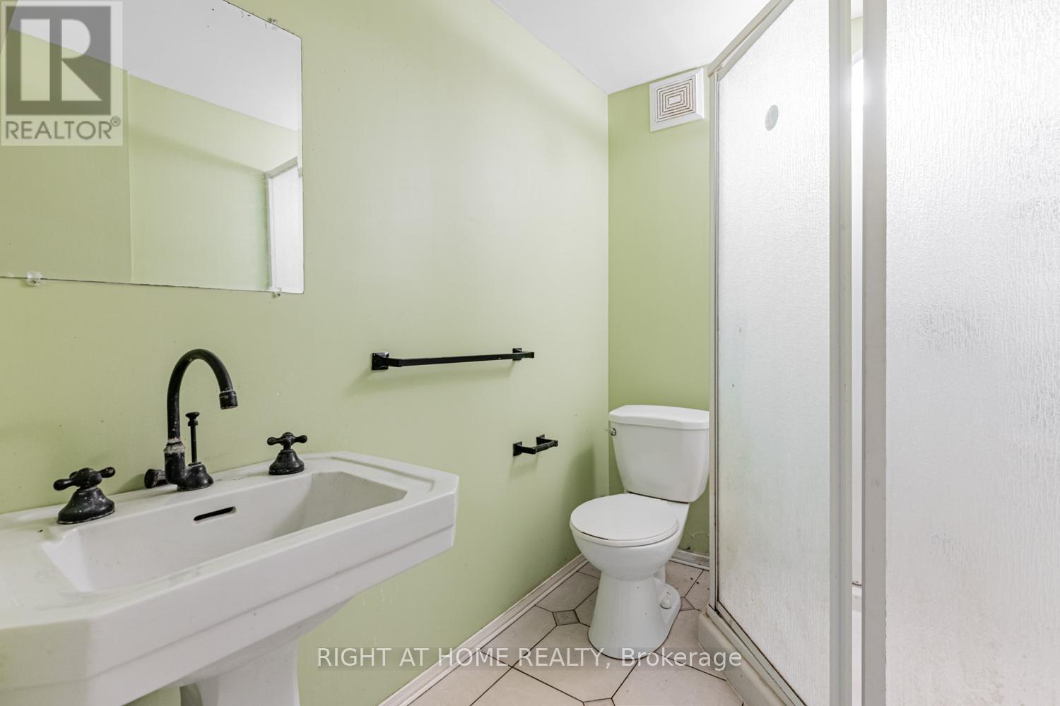 16 Marchwood Crescent, Richmond Hill, Ontario  L4C 8M7 - Photo 29 - N12660628