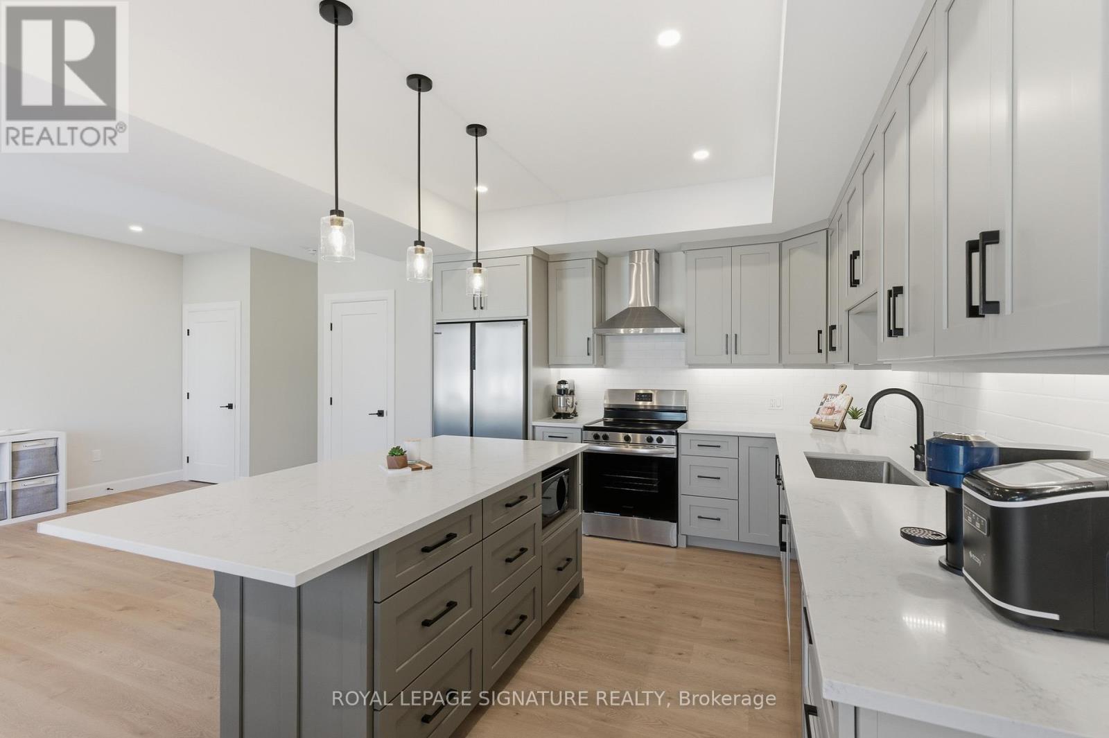 125b Sydenham Street, Essa, Ontario  L0M 1B0 - Photo 8 - N12660806