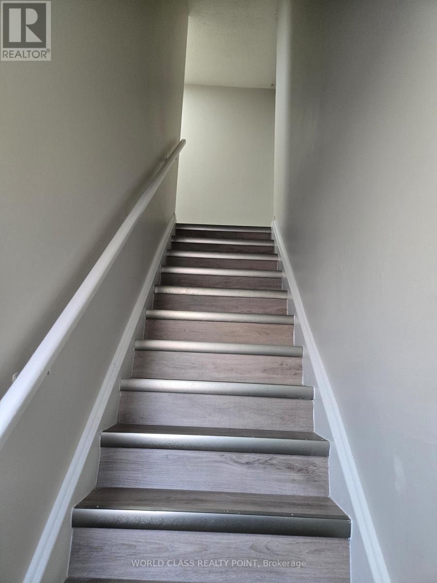 121 Purvis Crescent, Toronto, Ontario  M1B 1H8 - Photo 8 - E12660870