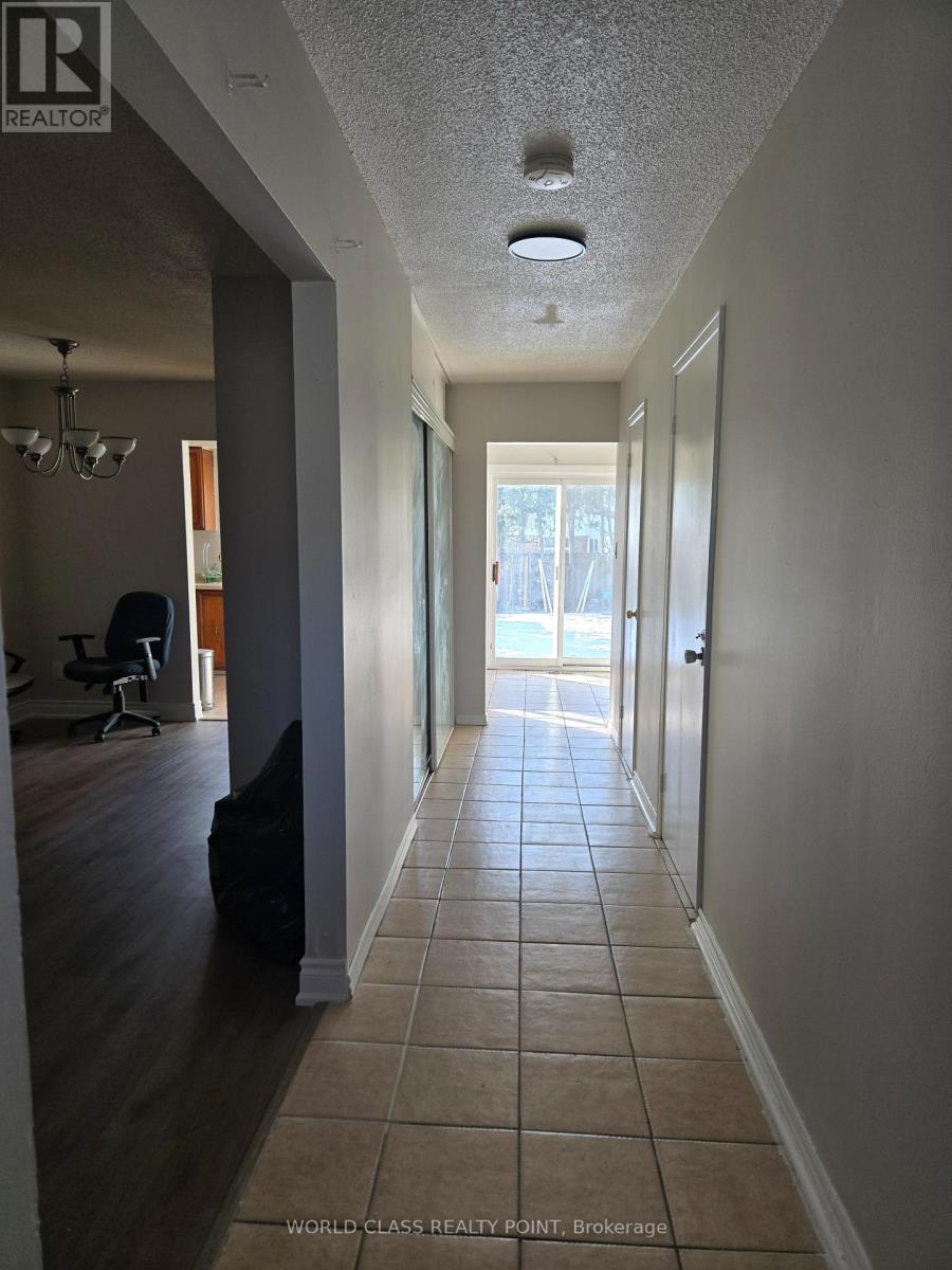 121 Purvis Crescent, Toronto, Ontario  M1B 1H8 - Photo 3 - E12660870