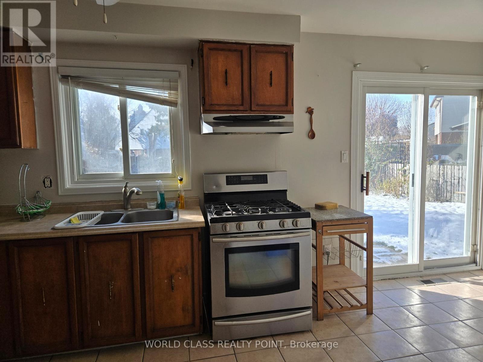 121 Purvis Crescent, Toronto, Ontario  M1B 1H8 - Photo 7 - E12660870