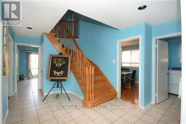 31 Merganser Crescent, Brampton, Ontario  L6W 4G2 - Photo 3 - W12660612