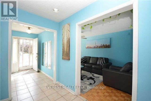 31 Merganser Crescent, Brampton, Ontario  L6W 4G2 - Photo 4 - W12660612