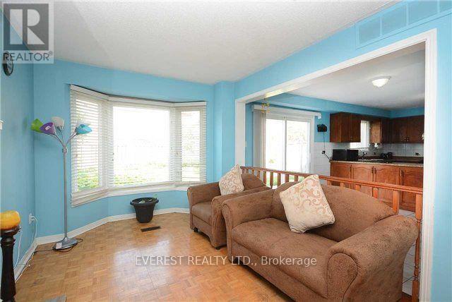 31 Merganser Crescent, Brampton, Ontario  L6W 4G2 - Photo 6 - W12660612