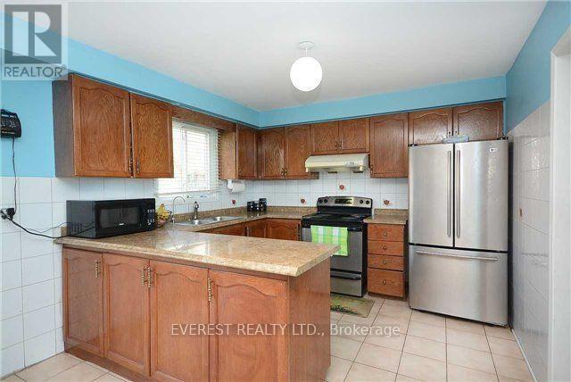 31 Merganser Crescent, Brampton, Ontario  L6W 4G2 - Photo 8 - W12660612