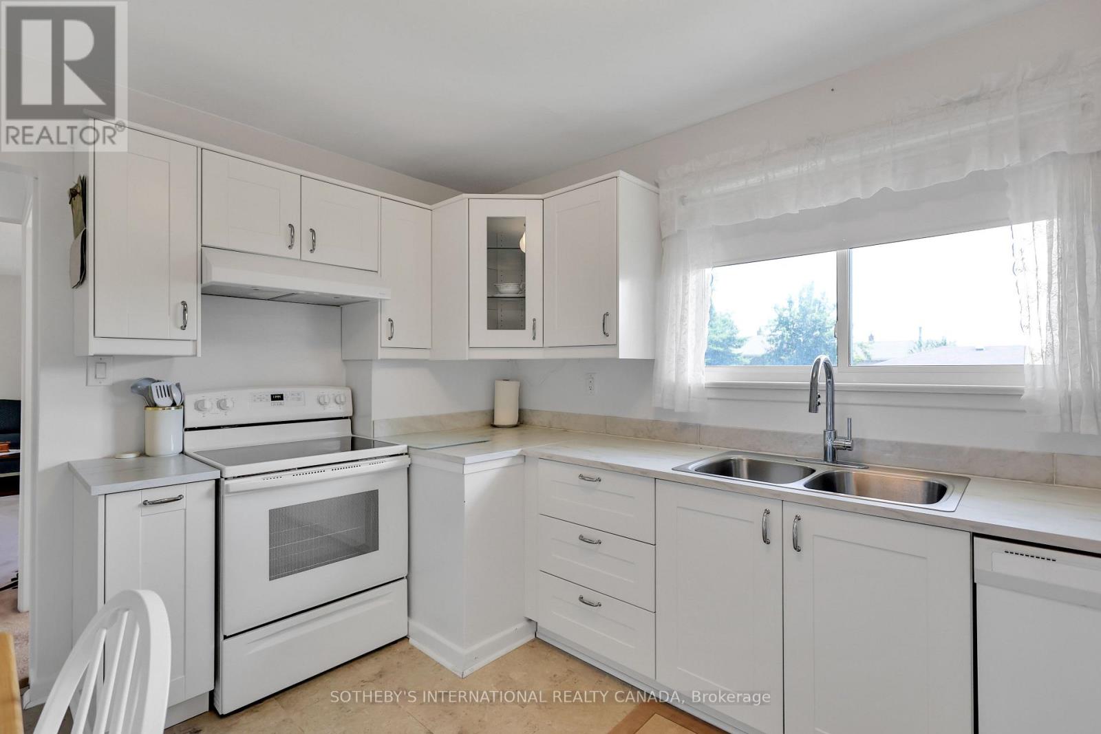 2506 Constable Road, Mississauga, Ontario  L5J 1W1 - Photo 16 - W12660624