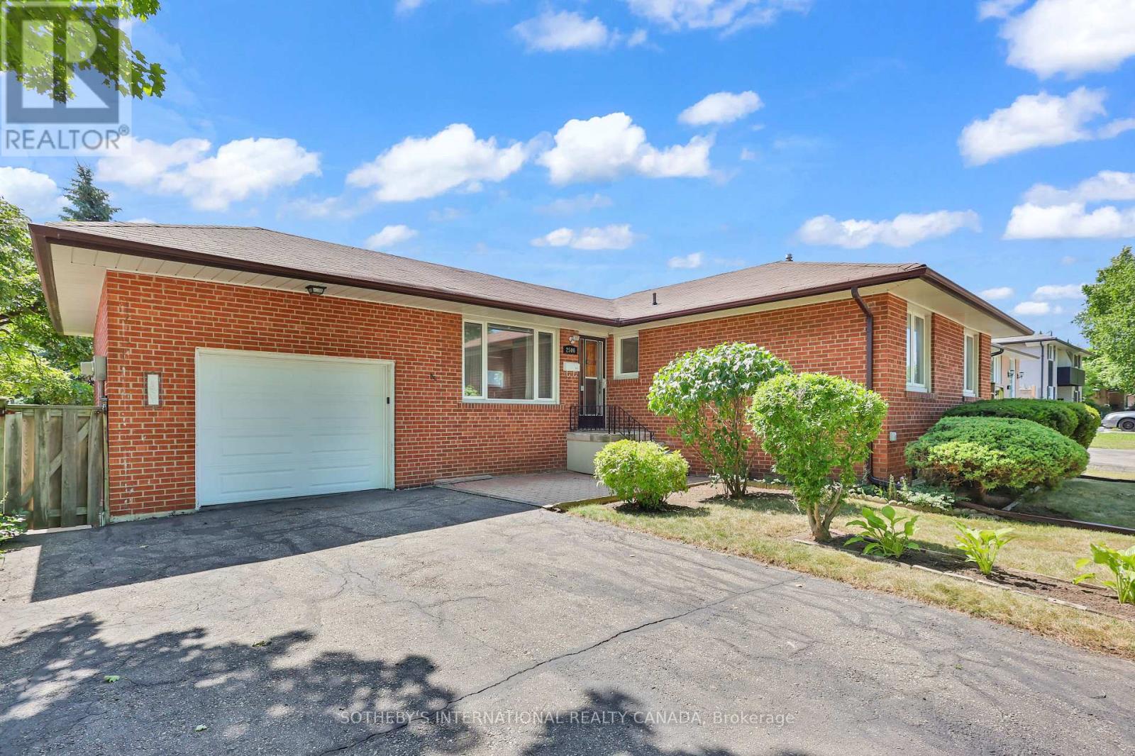 2506 Constable Road, Mississauga, Ontario  L5J 1W1 - Photo 7 - W12660624