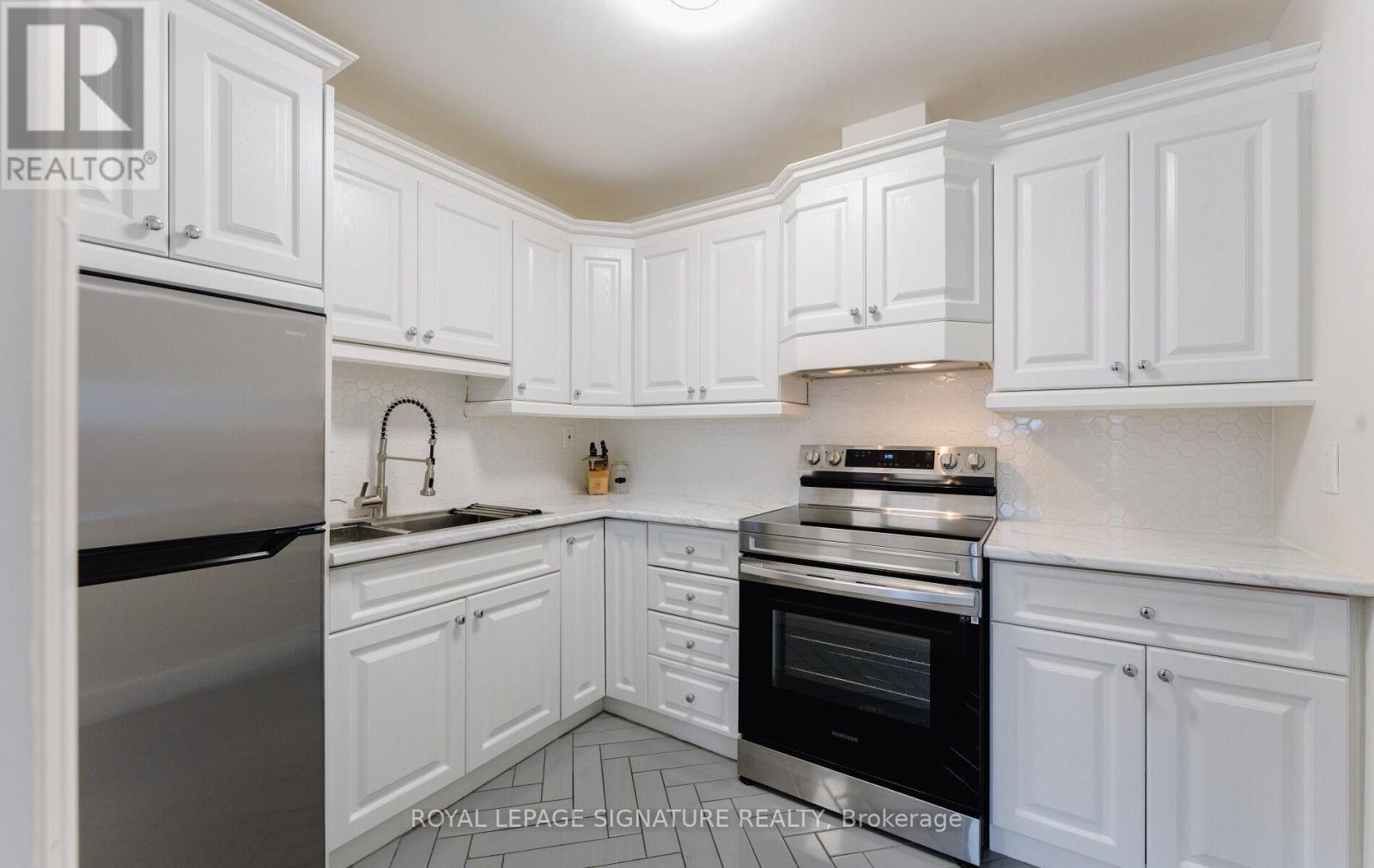 #rear - 713 The Queensway, Toronto, Ontario  M8Y 1L2 - Photo 10 - W12660658