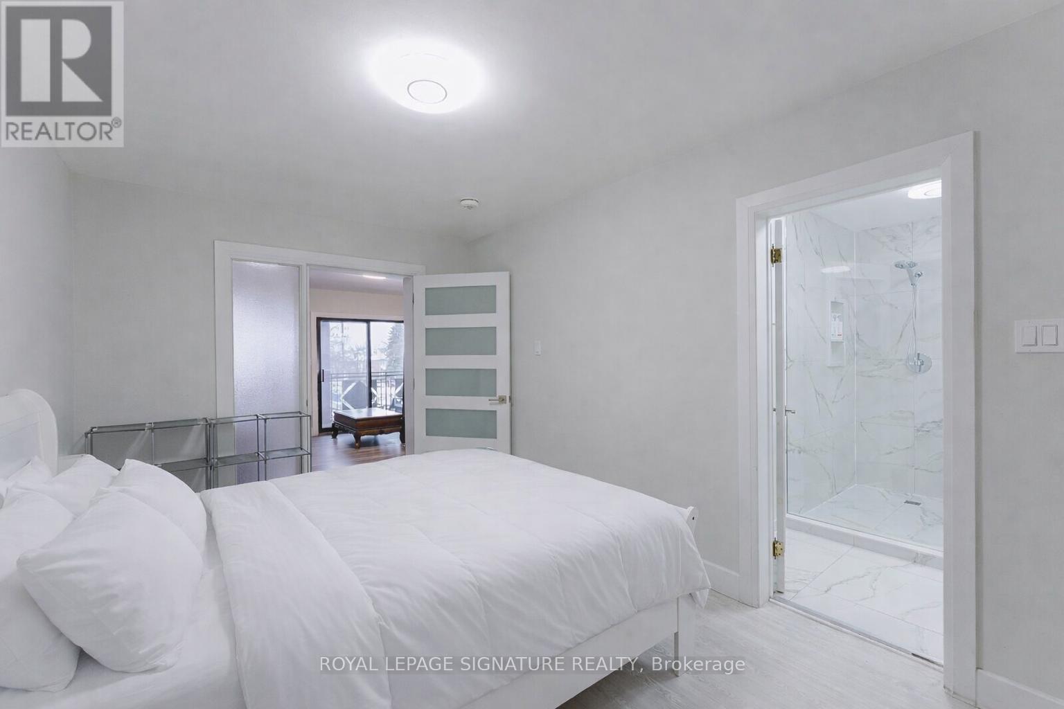 #rear - 713 The Queensway, Toronto, Ontario  M8Y 1L2 - Photo 13 - W12660658