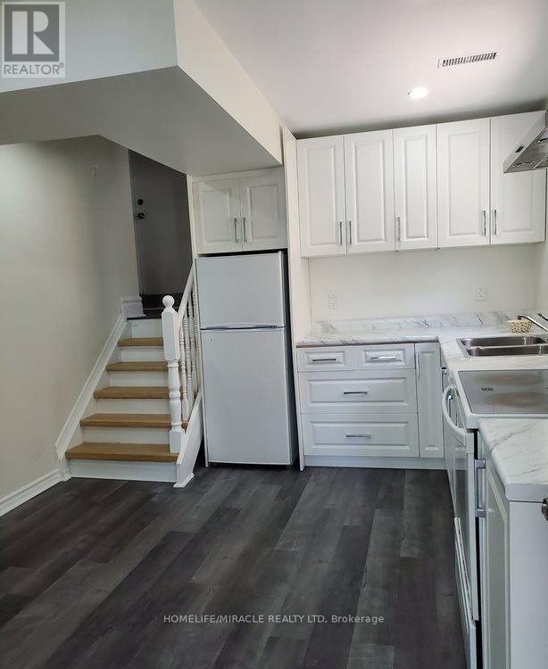 Lower - 42 Rotherglen Court, Brampton, Ontario  L6X 2S1 - Photo 3 - W12660704