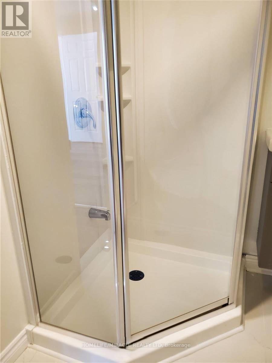 Lower - 42 Rotherglen Court, Brampton, Ontario  L6X 2S1 - Photo 6 - W12660704