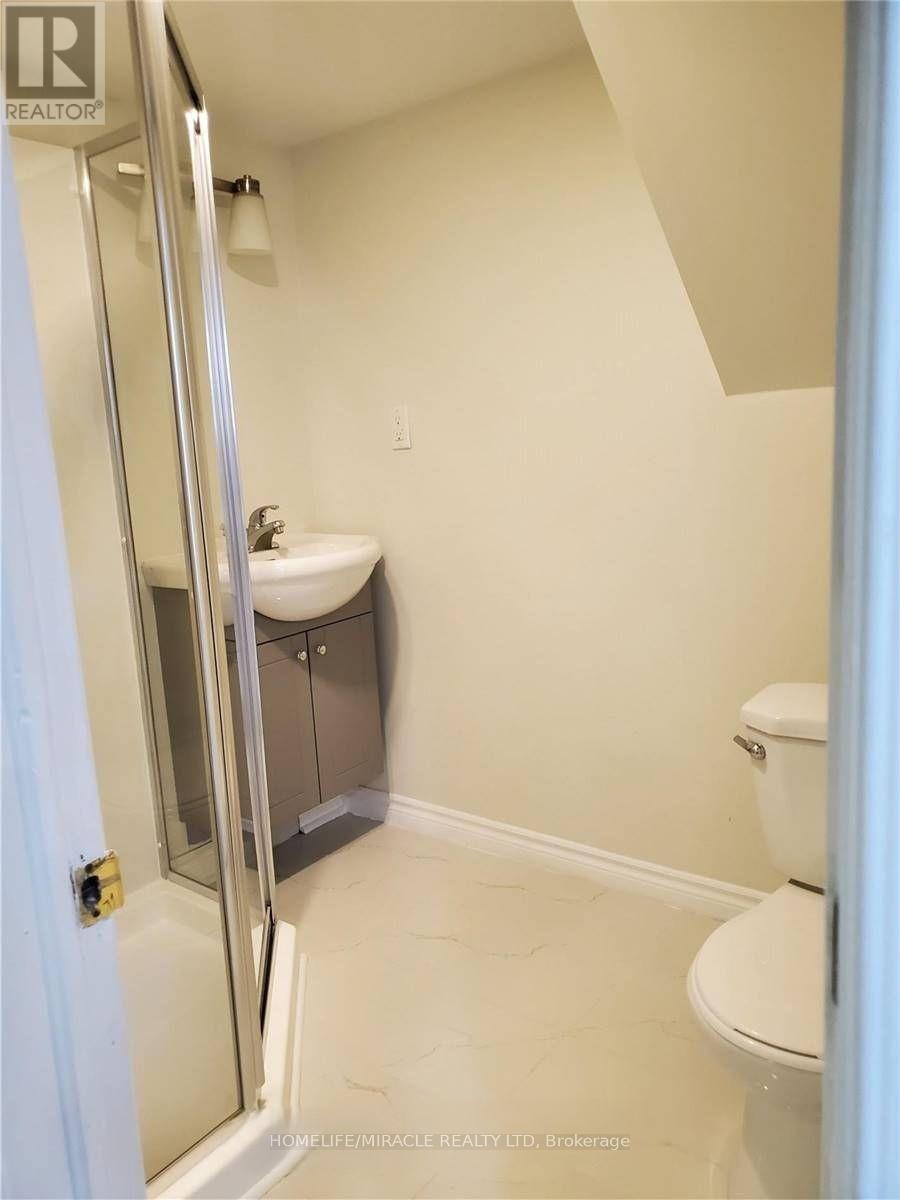 Lower - 42 Rotherglen Court, Brampton, Ontario  L6X 2S1 - Photo 7 - W12660704