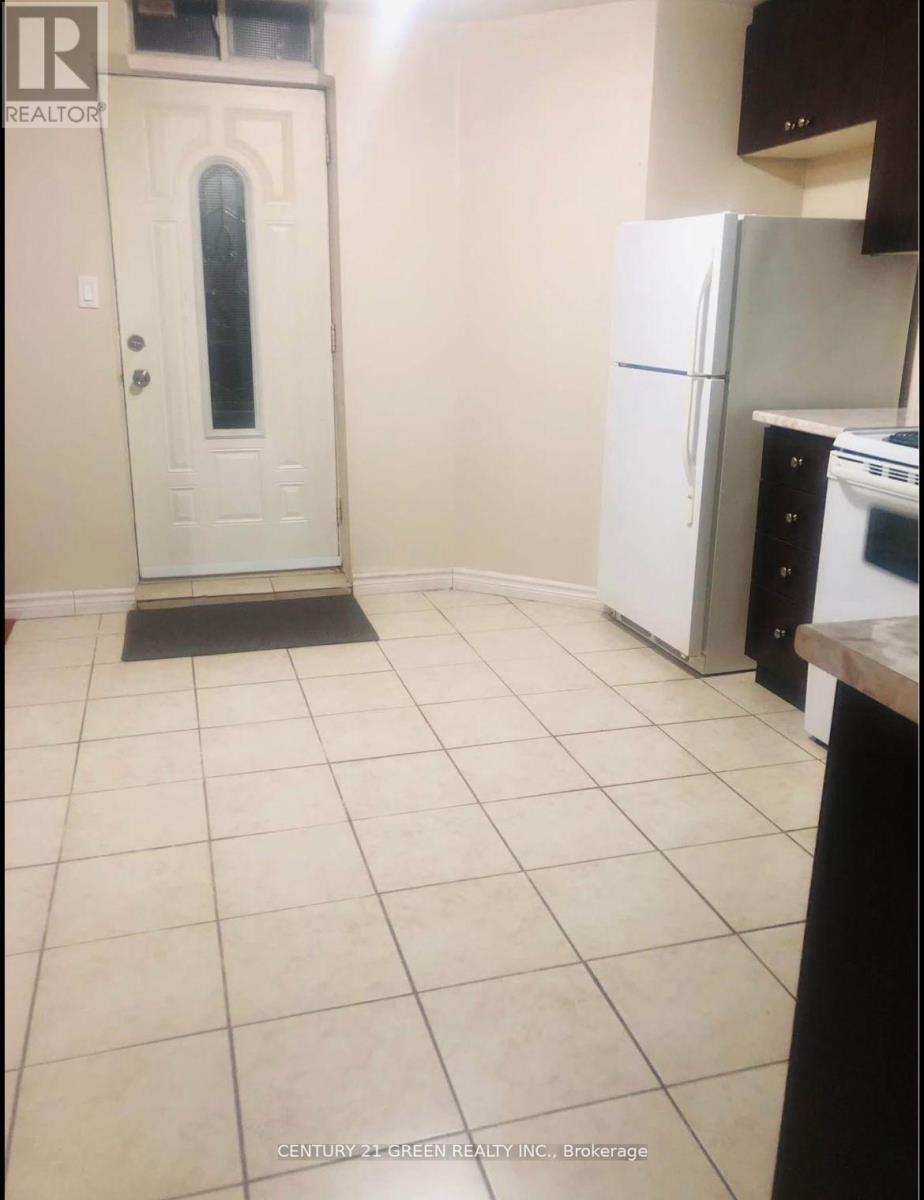 Bsmt - 5623 Whitehorn Avenue, Mississauga, Ontario  L5V 2H1 - Photo 2 - W12660734