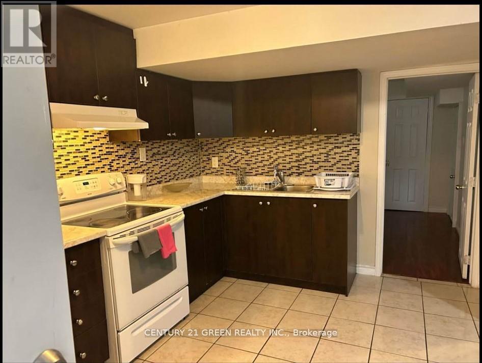 Bsmt - 5623 Whitehorn Avenue, Mississauga, Ontario  L5V 2H1 - Photo 6 - W12660734