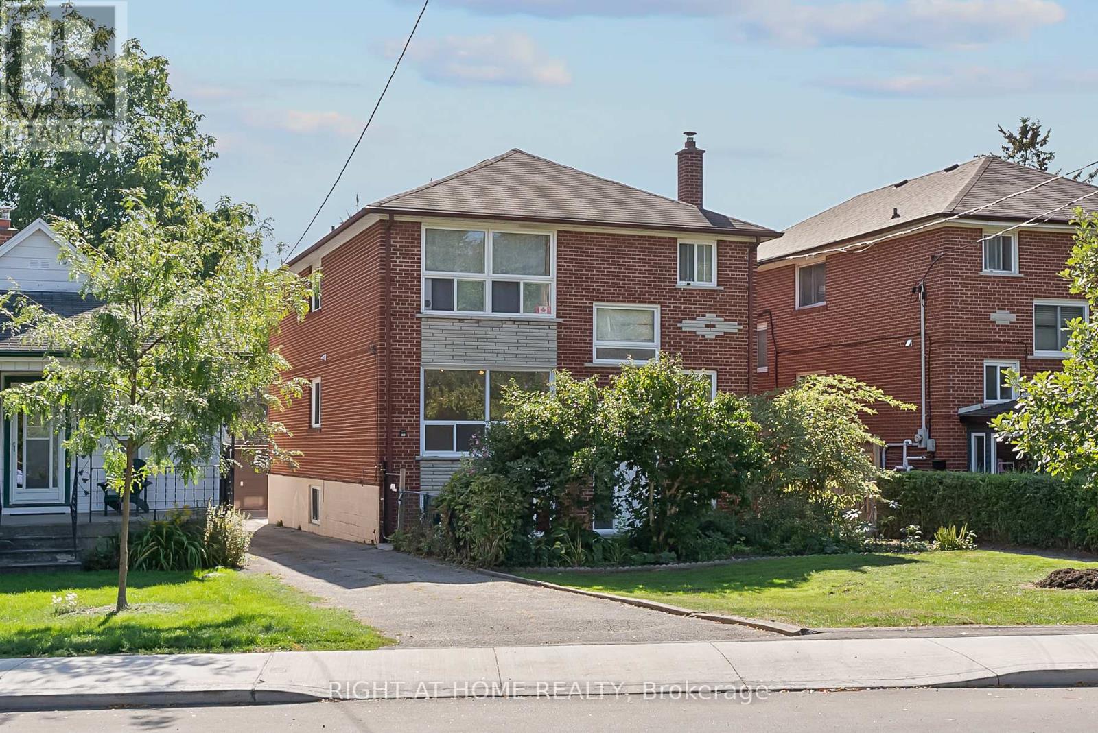 160 VARSITY ROAD, Toronto, Ontario