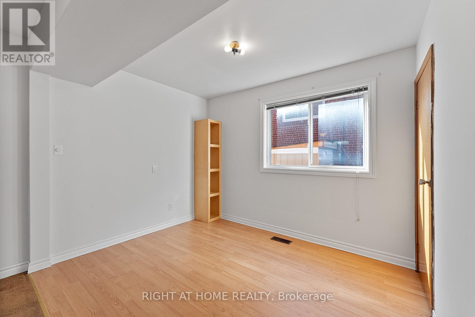 160 Varsity Road, Toronto, Ontario  M6S 4P3 - Photo 11 - W12660752