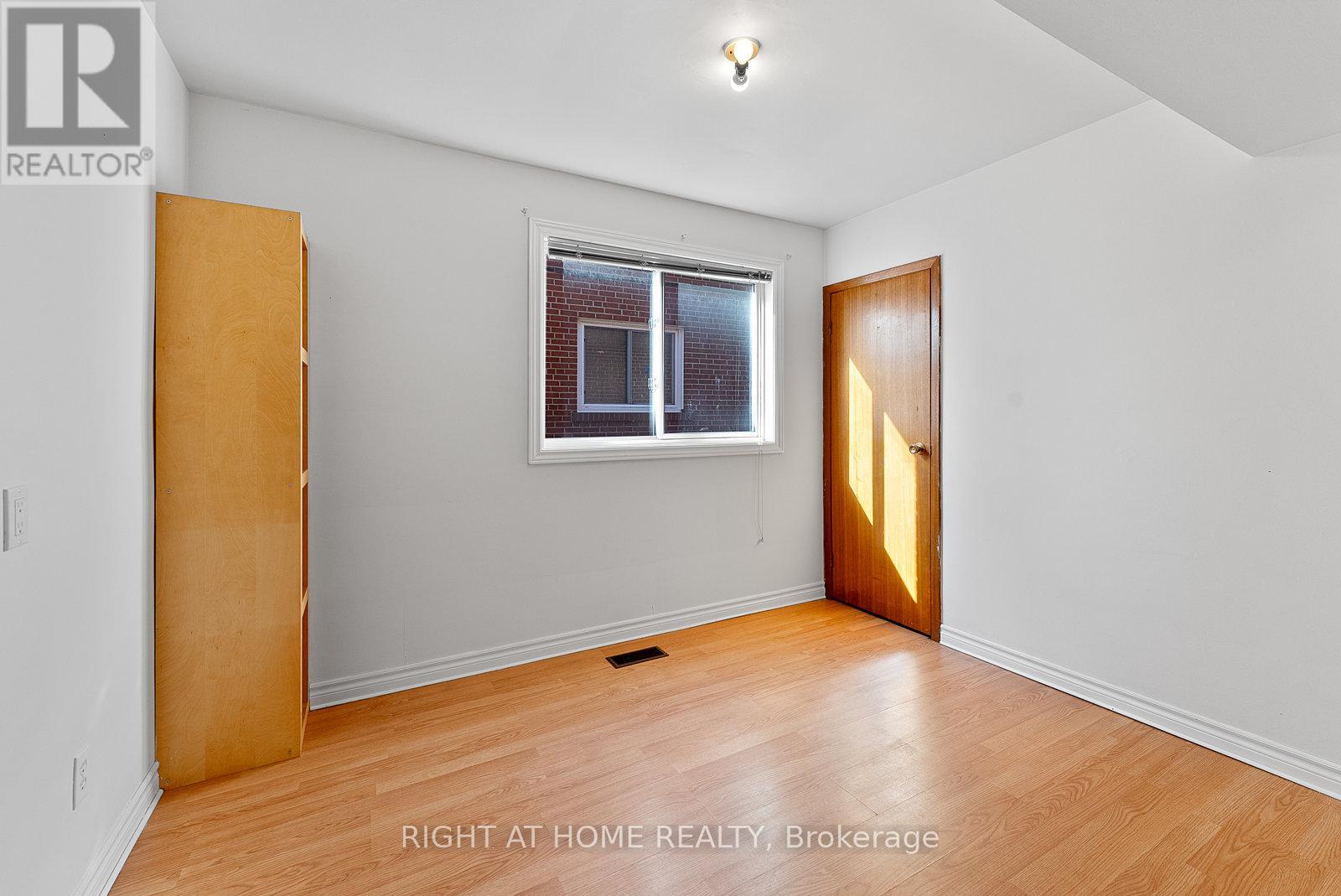 160 Varsity Road, Toronto, Ontario  M6S 4P3 - Photo 13 - W12660752