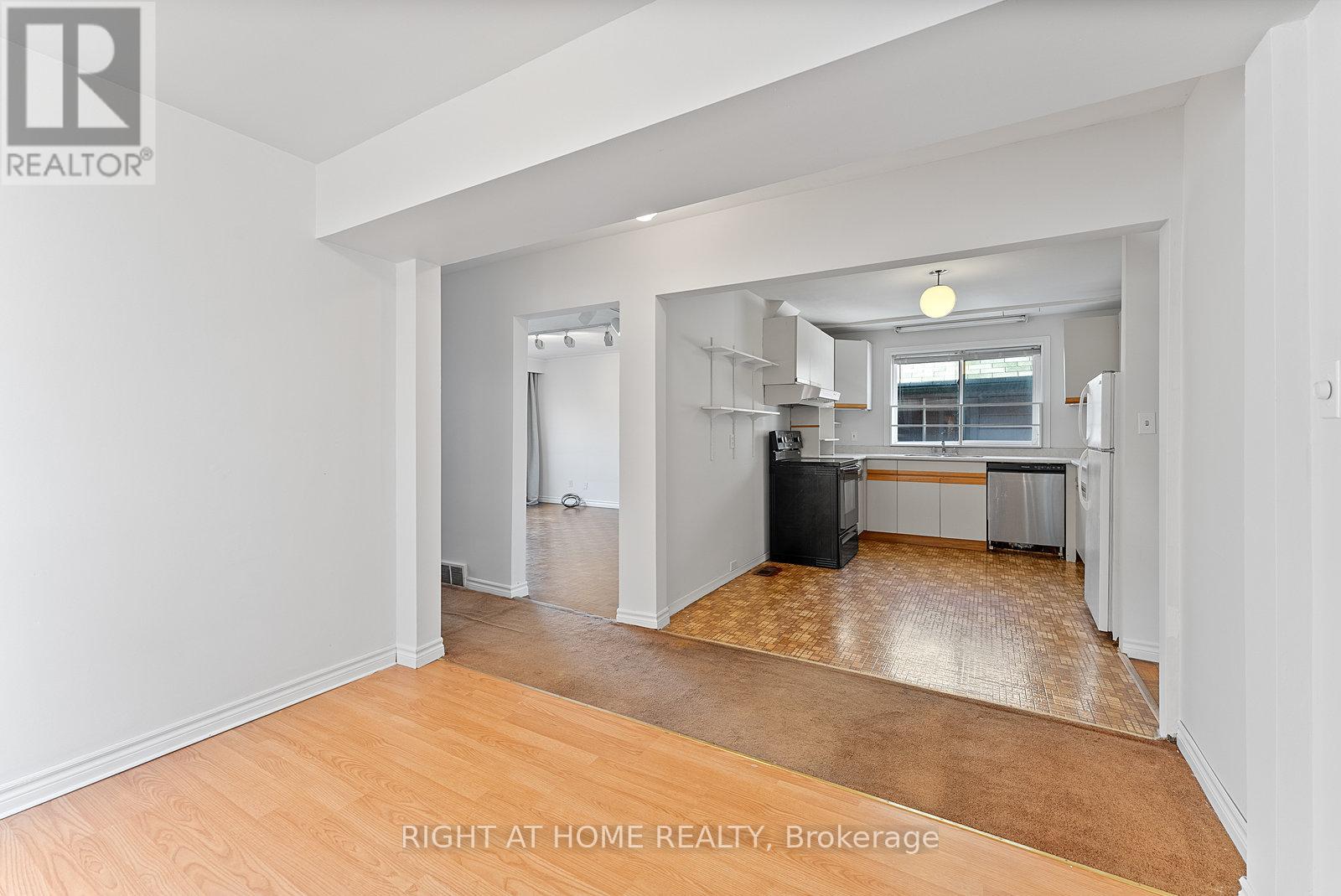 160 Varsity Road, Toronto, Ontario  M6S 4P3 - Photo 14 - W12660752