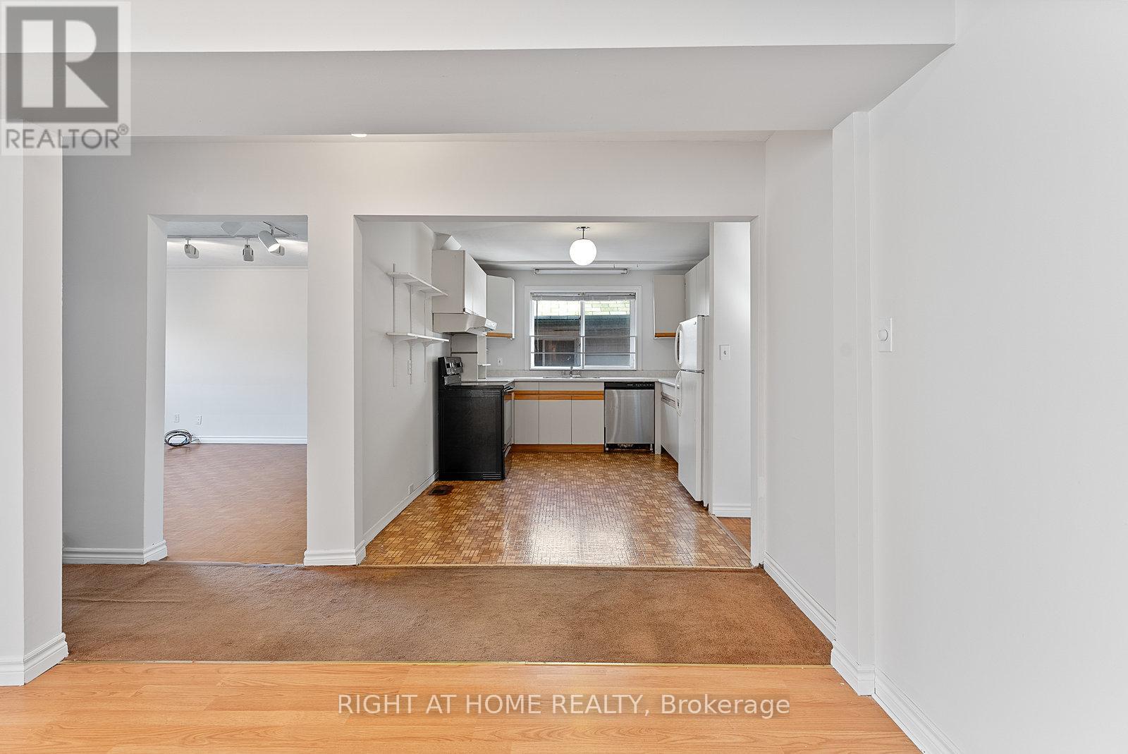 160 Varsity Road, Toronto, Ontario  M6S 4P3 - Photo 15 - W12660752