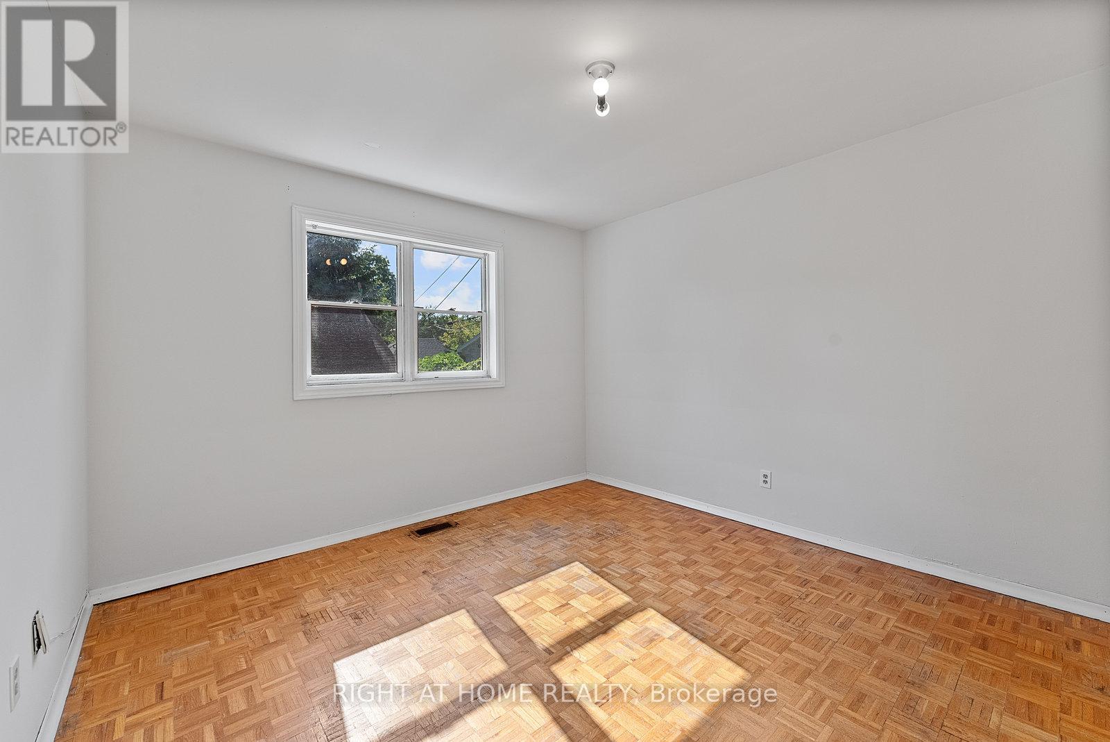 160 Varsity Road, Toronto, Ontario  M6S 4P3 - Photo 18 - W12660752