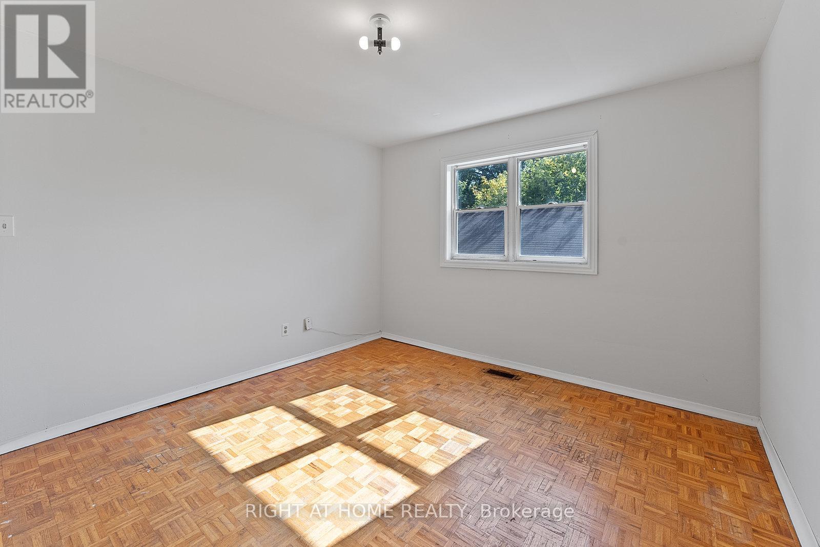 160 Varsity Road, Toronto, Ontario  M6S 4P3 - Photo 20 - W12660752