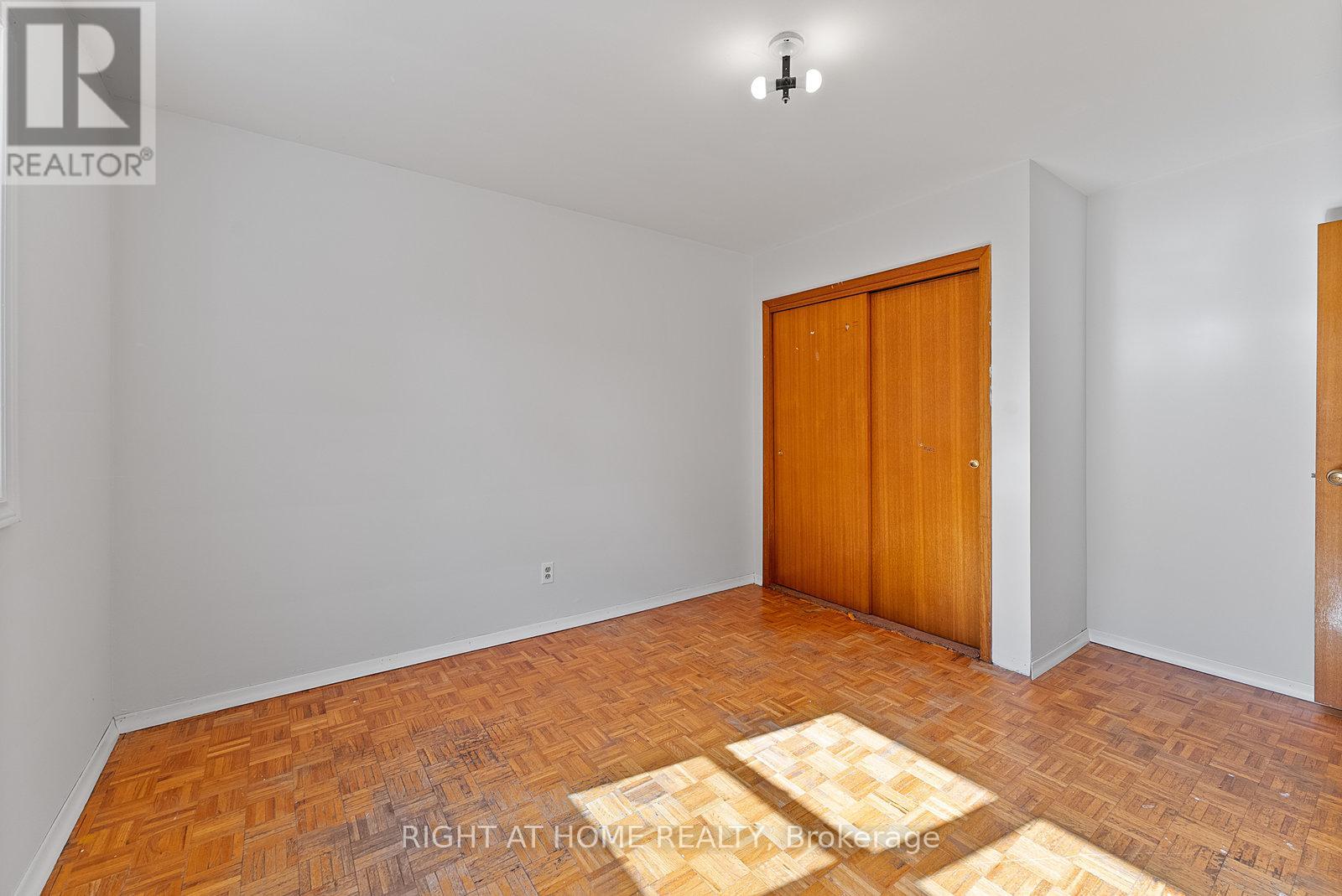 160 Varsity Road, Toronto, Ontario  M6S 4P3 - Photo 21 - W12660752