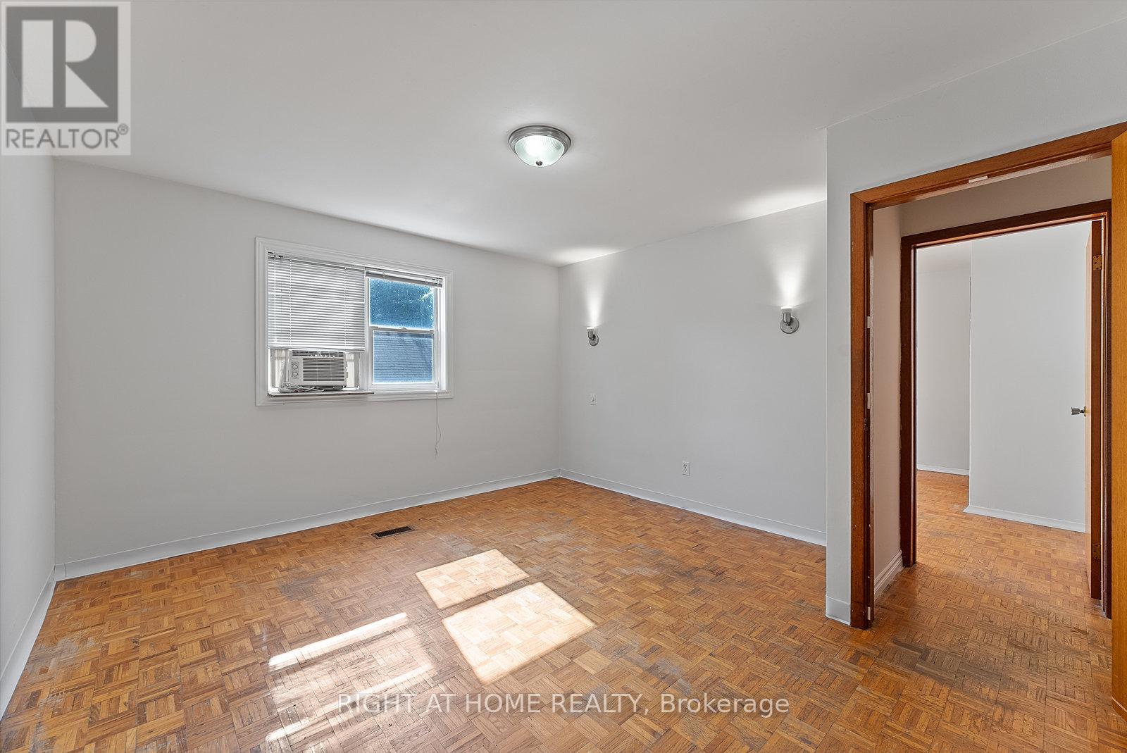 160 Varsity Road, Toronto, Ontario  M6S 4P3 - Photo 22 - W12660752