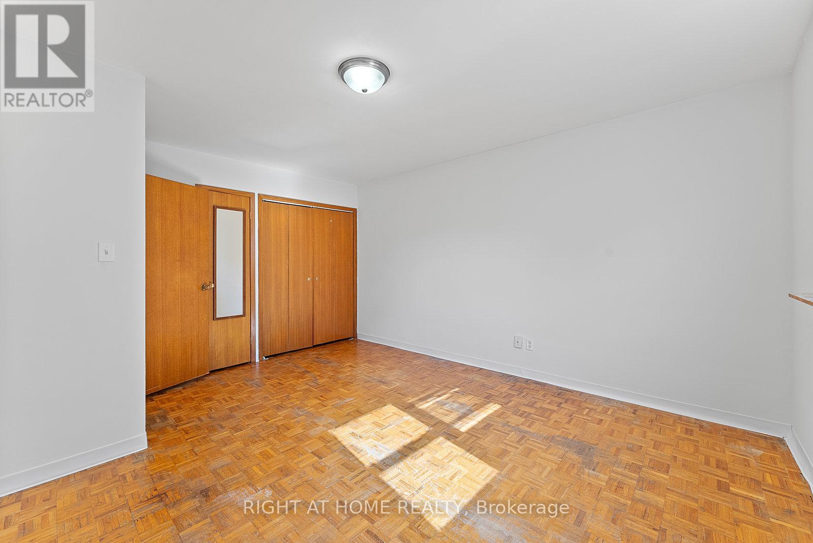 160 Varsity Road, Toronto, Ontario  M6S 4P3 - Photo 25 - W12660752