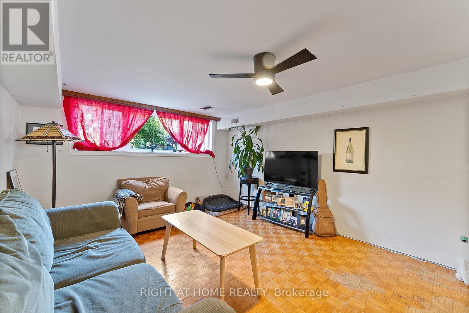 160 Varsity Road, Toronto, Ontario  M6S 4P3 - Photo 28 - W12660752