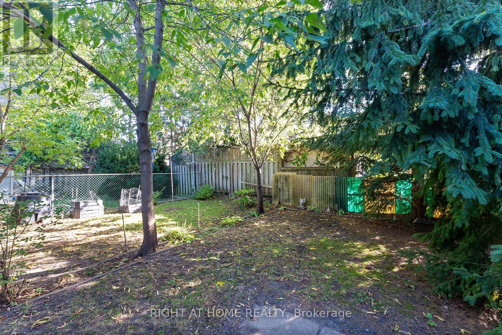 160 Varsity Road, Toronto, Ontario  M6S 4P3 - Photo 32 - W12660752