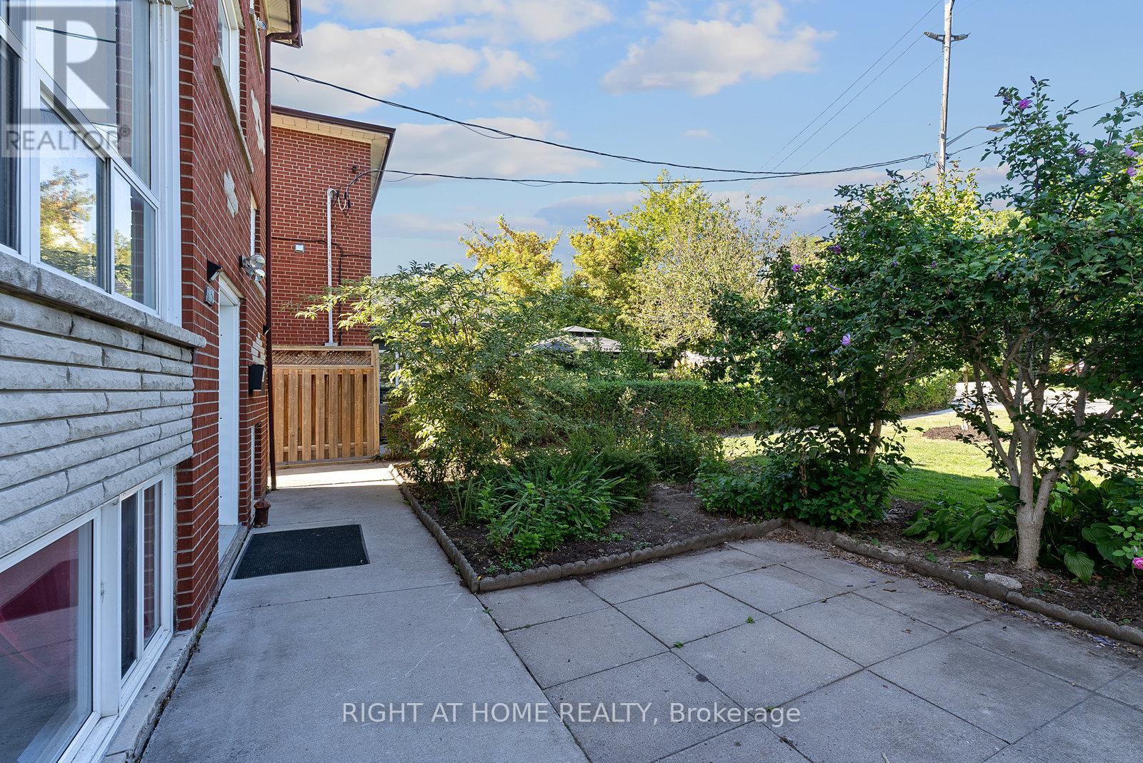 160 Varsity Road, Toronto, Ontario  M6S 4P3 - Photo 4 - W12660752