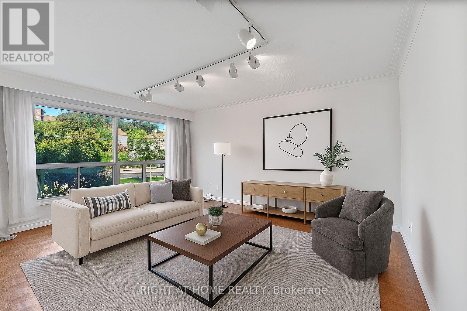 160 Varsity Road, Toronto, Ontario  M6S 4P3 - Photo 7 - W12660752