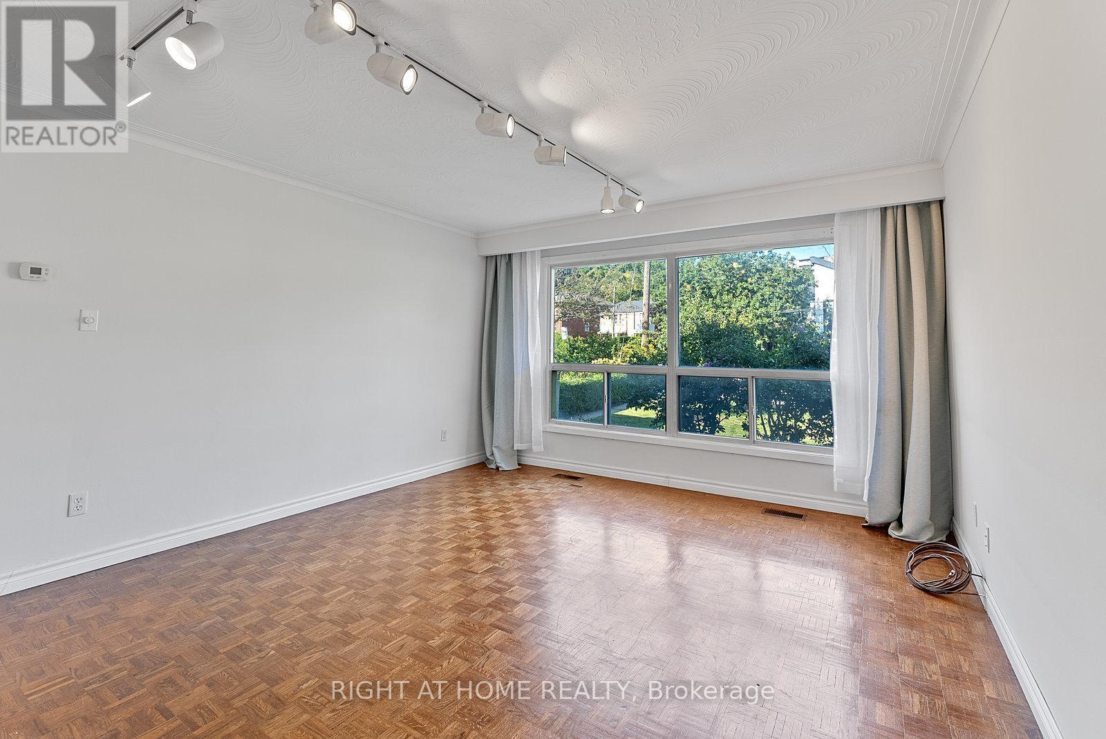 160 Varsity Road, Toronto, Ontario  M6S 4P3 - Photo 8 - W12660752