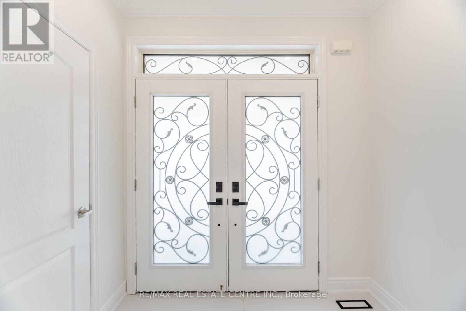 200 Weston Drive, Milton, Ontario  L9T 0V1 - Photo 5 - W12660850