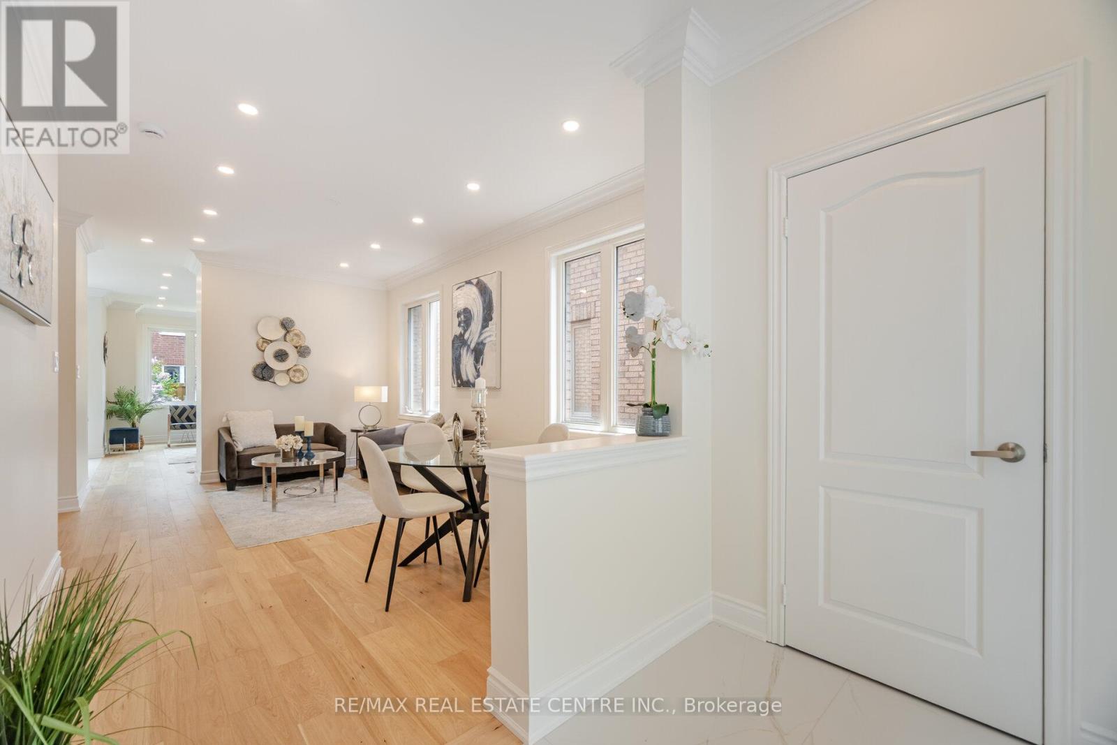 200 Weston Drive, Milton, Ontario  L9T 0V1 - Photo 6 - W12660850