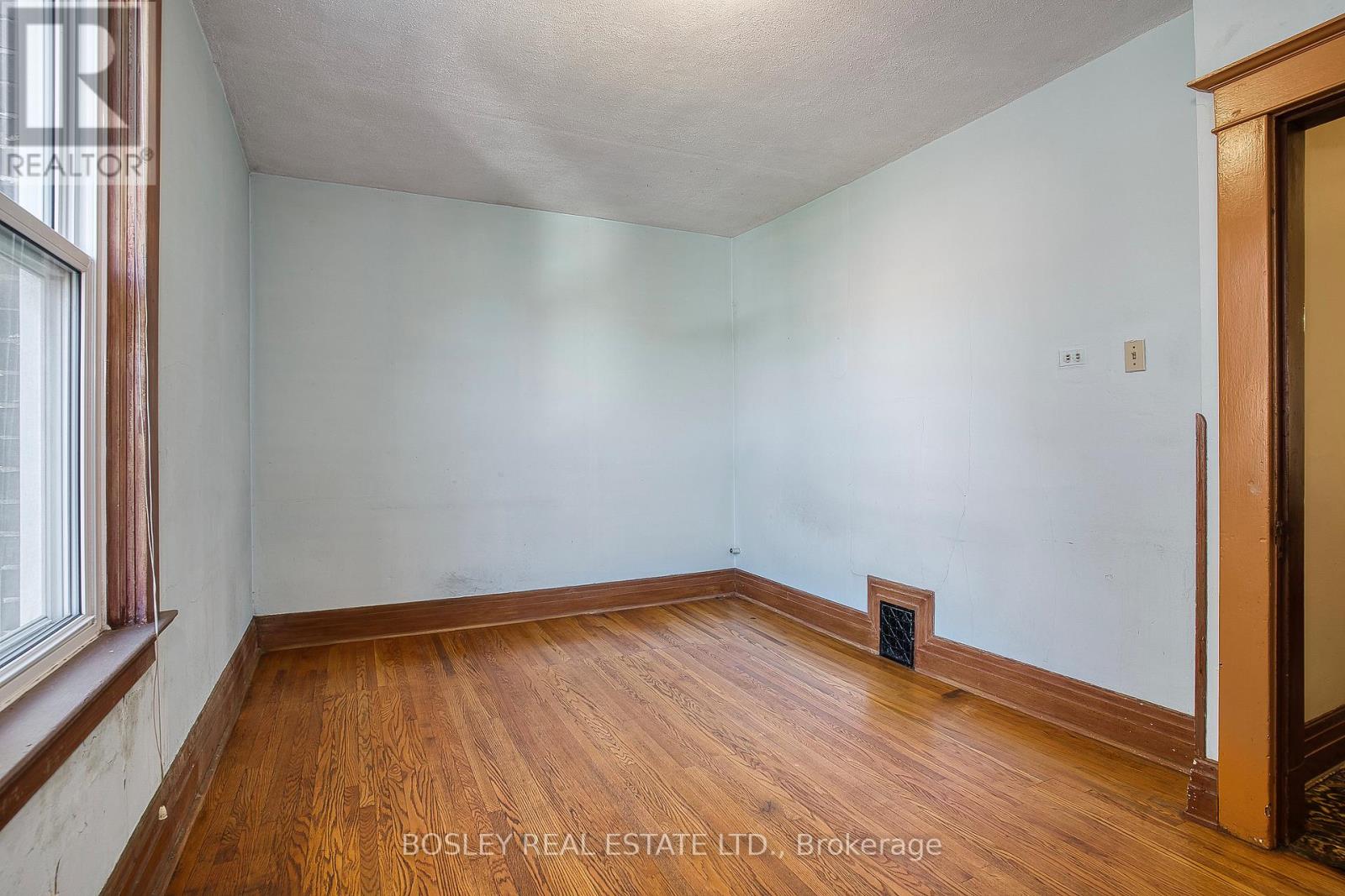 76 Pearson Avenue, Toronto, Ontario  M6R 1G5 - Photo 22 - W12660890