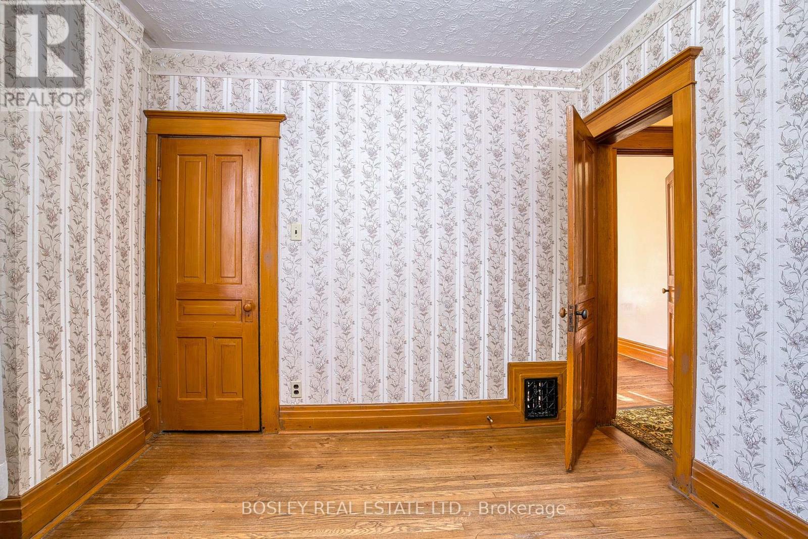 76 Pearson Avenue, Toronto, Ontario  M6R 1G5 - Photo 27 - W12660890