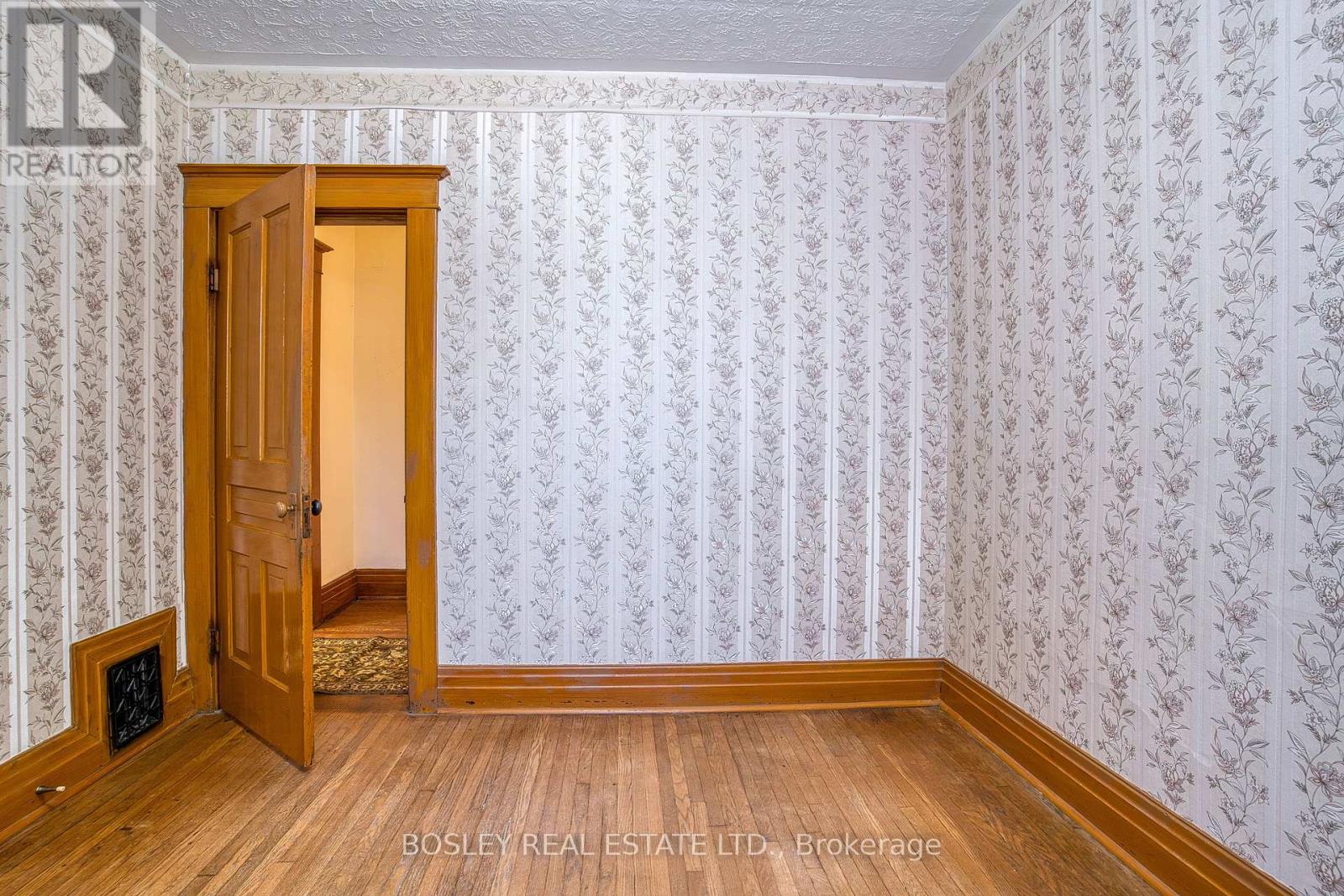 76 Pearson Avenue, Toronto, Ontario  M6R 1G5 - Photo 28 - W12660890