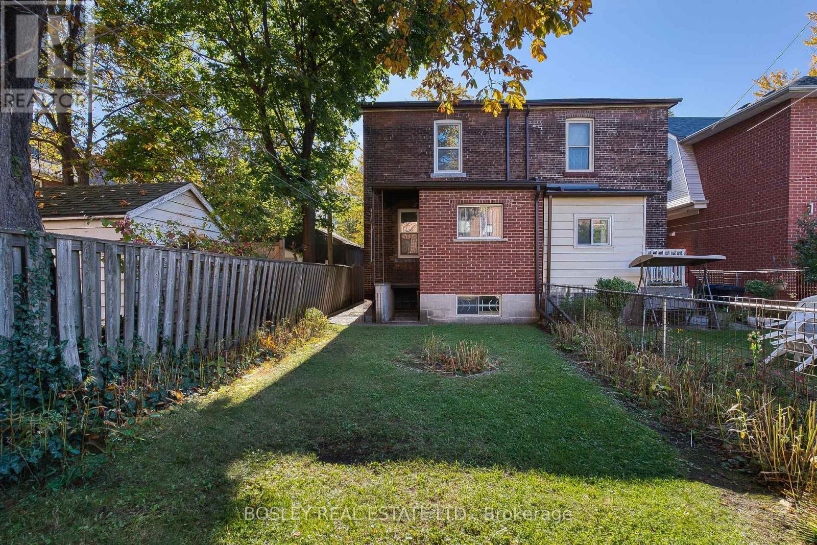 76 Pearson Avenue, Toronto, Ontario  M6R 1G5 - Photo 37 - W12660890