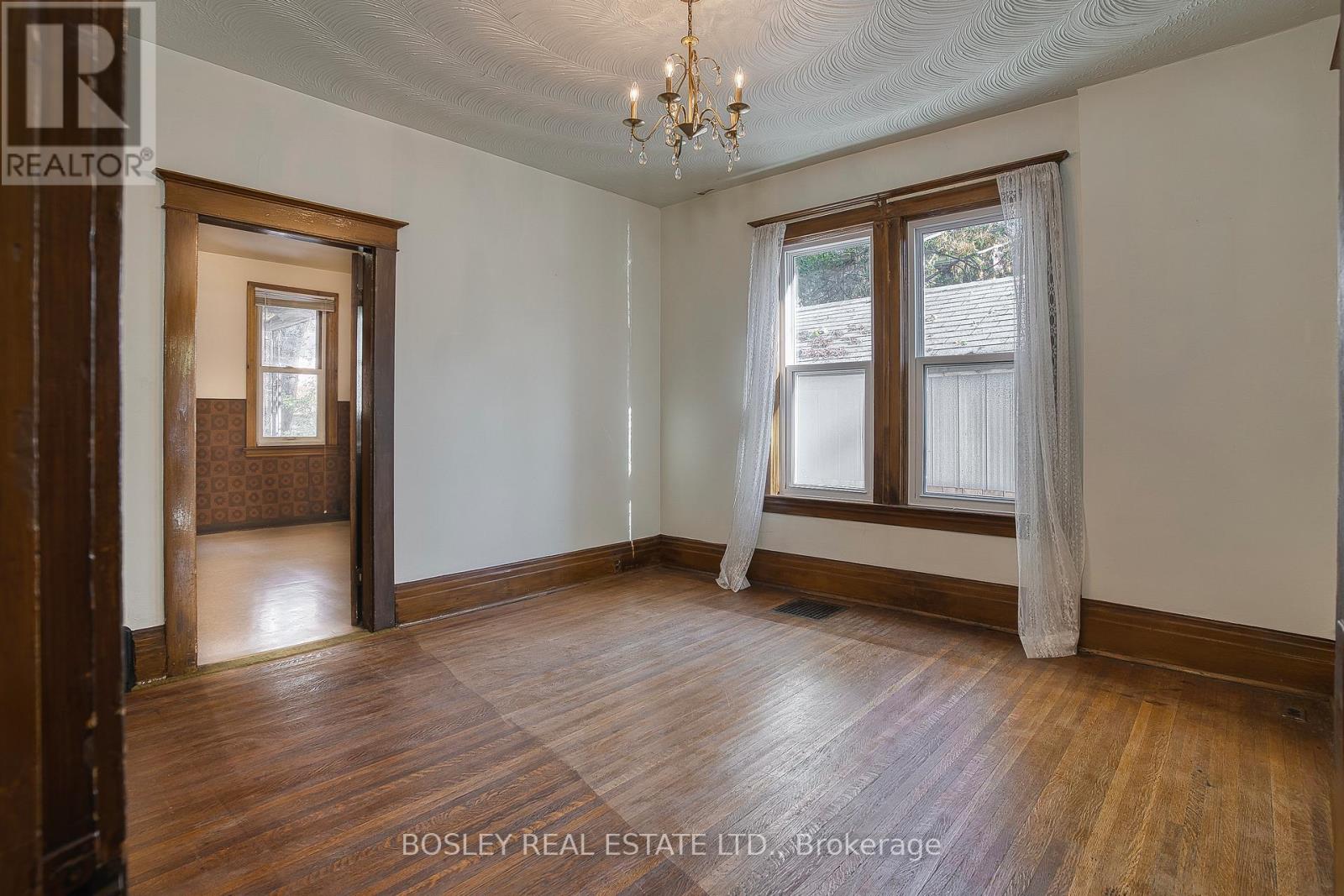 76 Pearson Avenue, Toronto, Ontario  M6R 1G5 - Photo 7 - W12660890