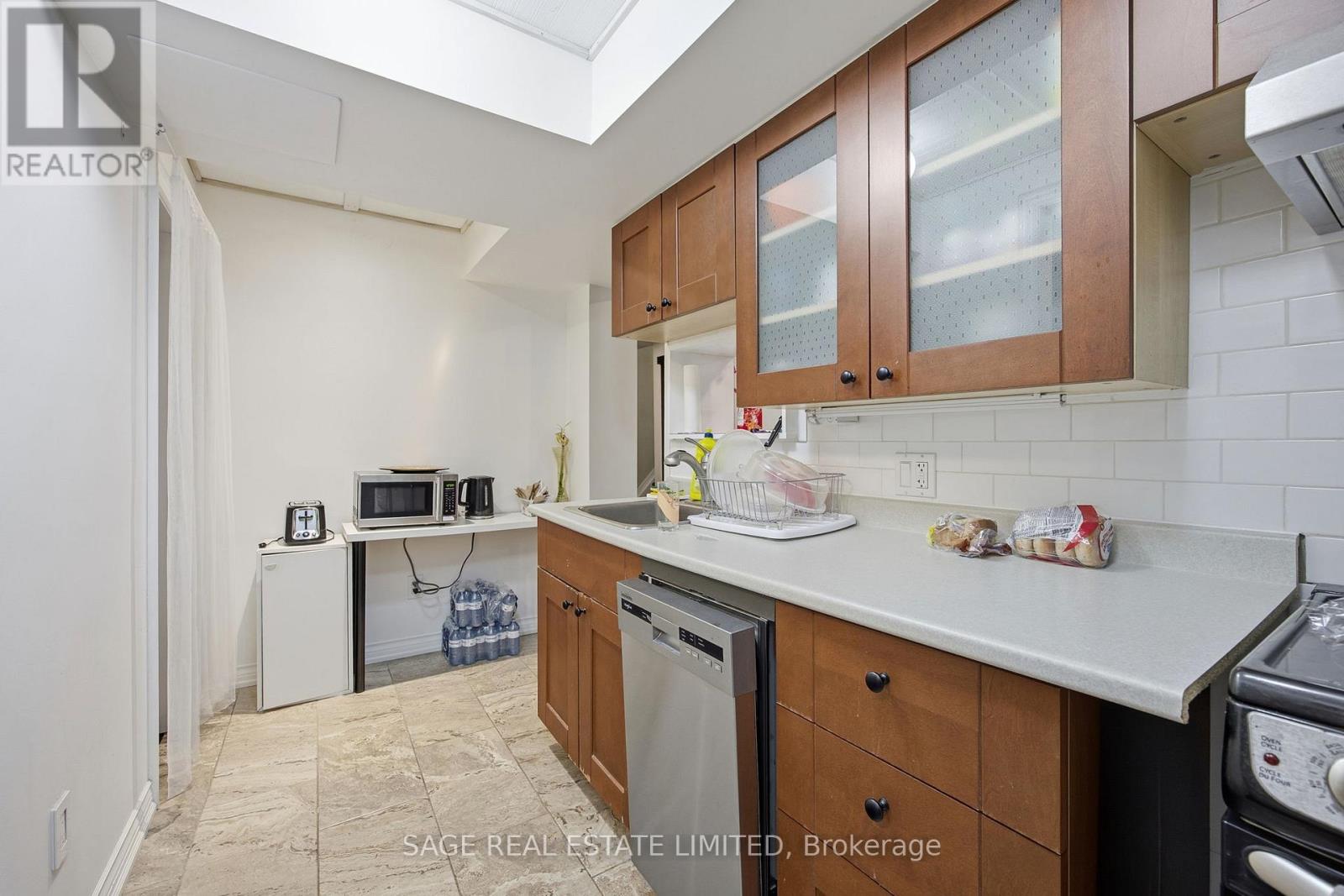 73 Cynthia Road, Toronto, Ontario  M6N 2P8 - Photo 9 - W12660912