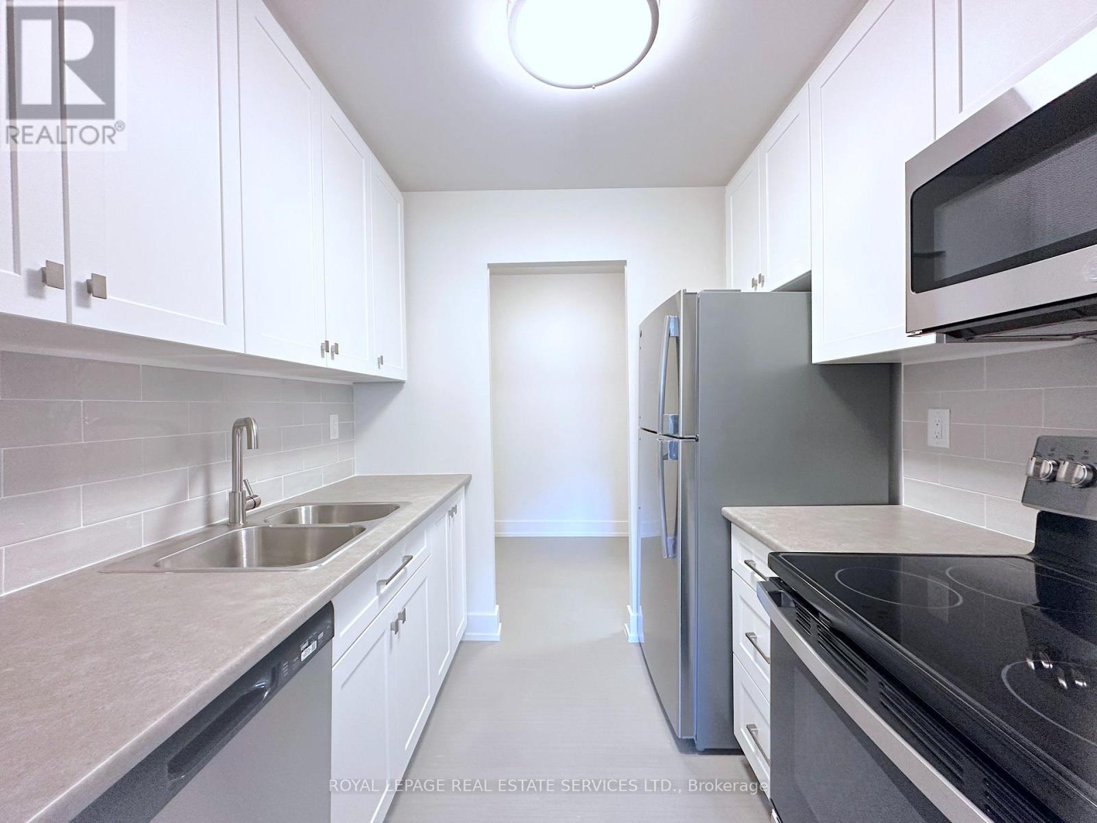 103 - 190 Clark Boulevard, Brampton, Ontario  L6T 4A8 - Photo 2 - W12660926