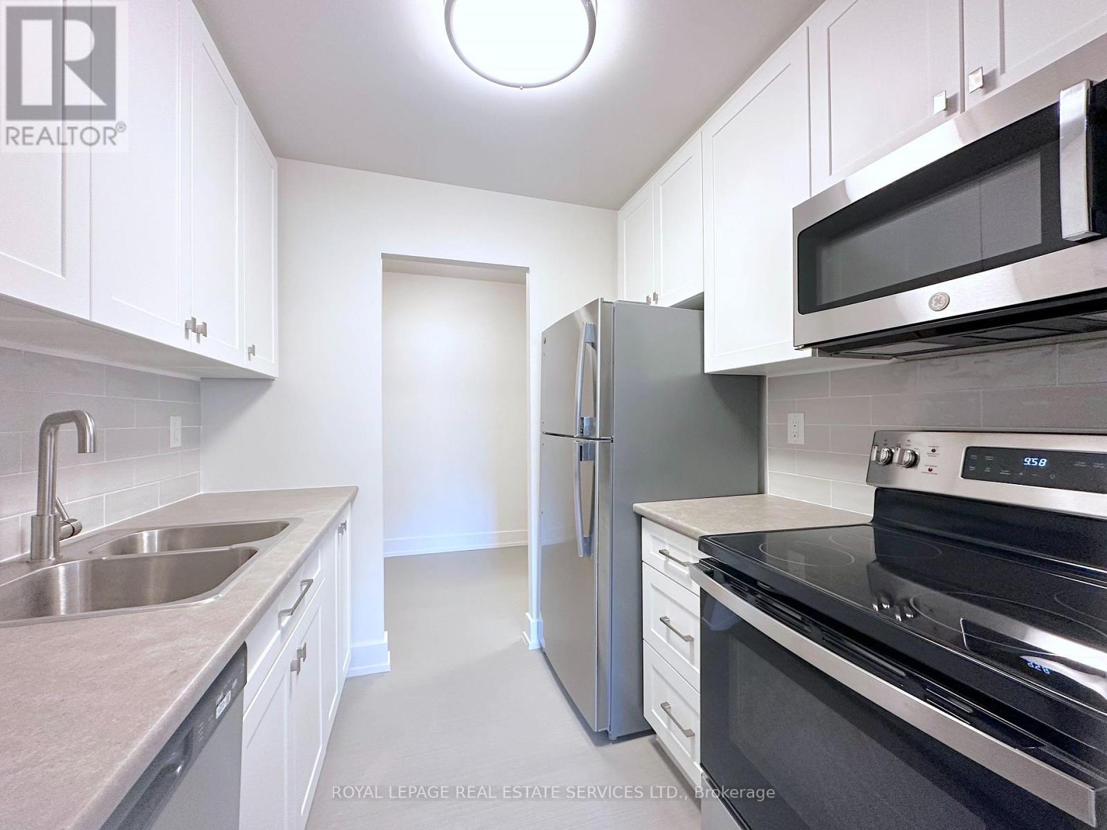 103 - 190 Clark Boulevard, Brampton, Ontario  L6T 4A8 - Photo 4 - W12660926