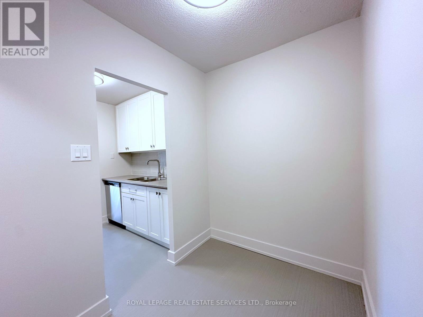 103 - 190 Clark Boulevard, Brampton, Ontario  L6T 4A8 - Photo 5 - W12660926