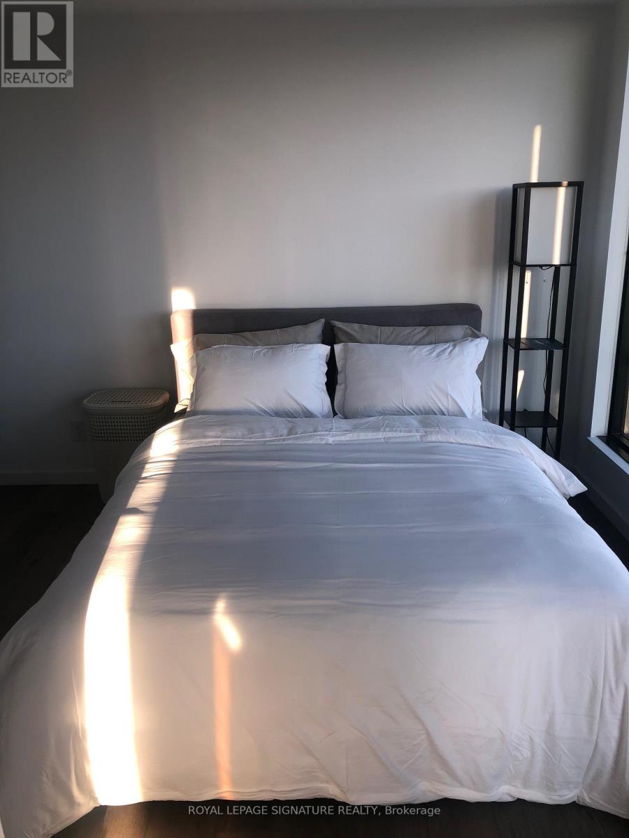 419 - 7 Smith Crescent, Toronto, Ontario  M8Z 0G3 - Photo 4 - W12660930