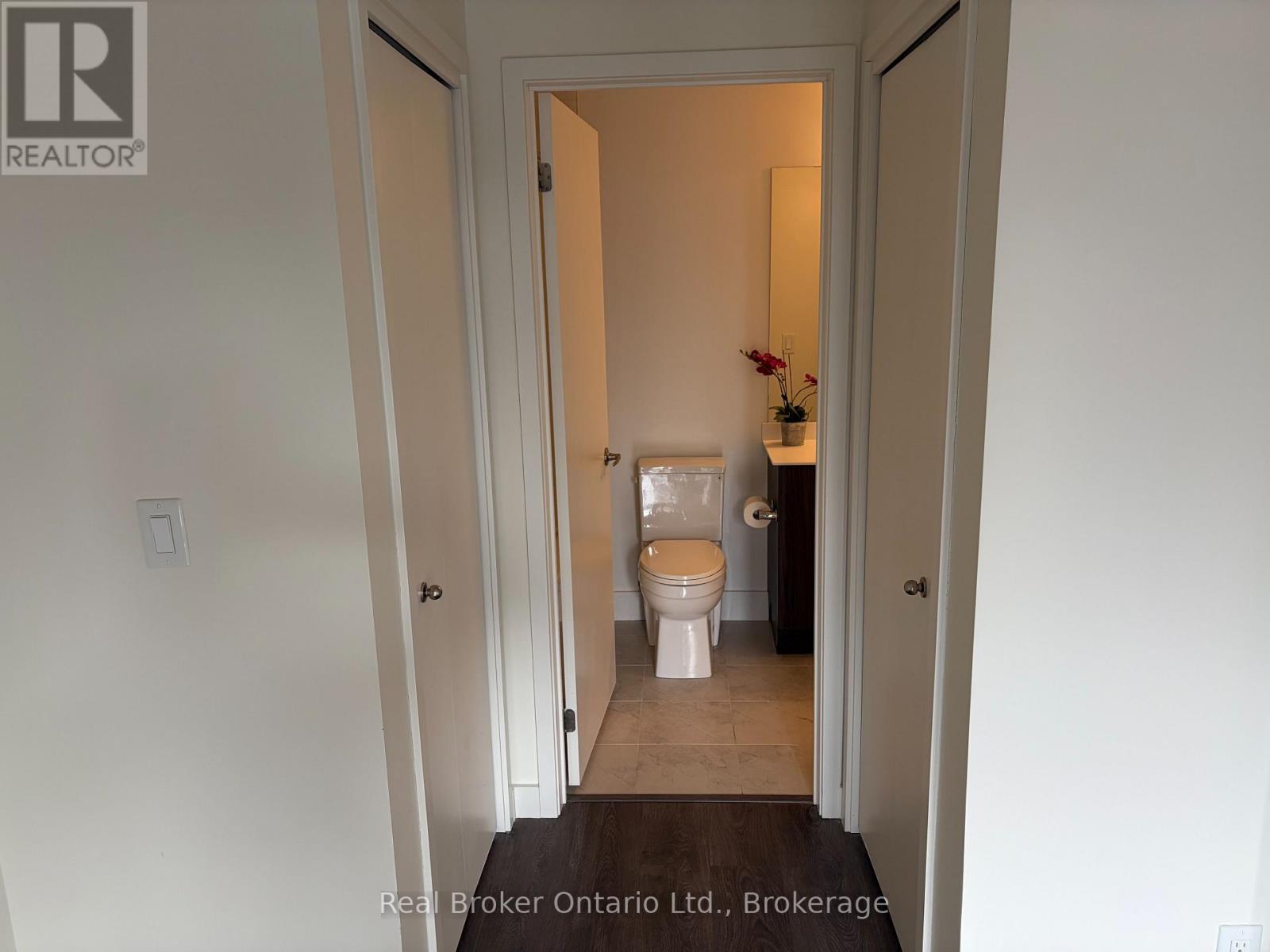 311 - 210 Sabina Drive, Oakville, Ontario  L6H 0W6 - Photo 18 - W12540620