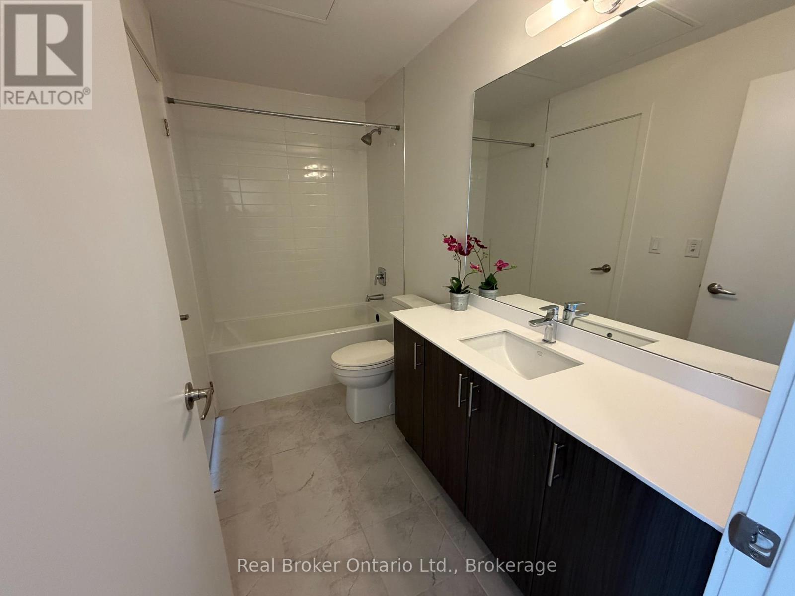 311 - 210 Sabina Drive, Oakville, Ontario  L6H 0W6 - Photo 19 - W12540620