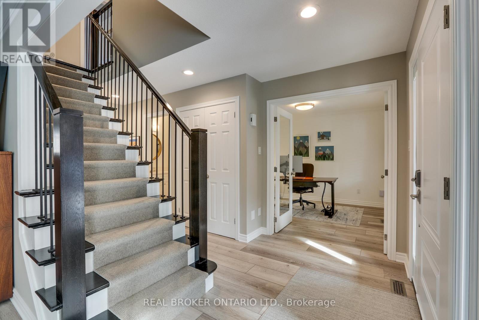 23 Chestnut Hill, London South, Ontario  N6K 4J5 - Photo 2 - X12660854